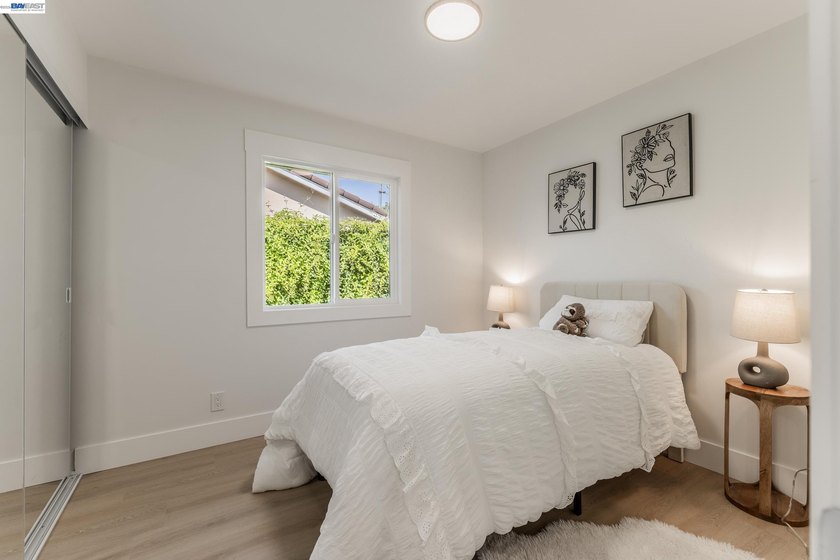 Exceptional single-story Cambrian home offering 4 bedrooms, 2 - photo 24