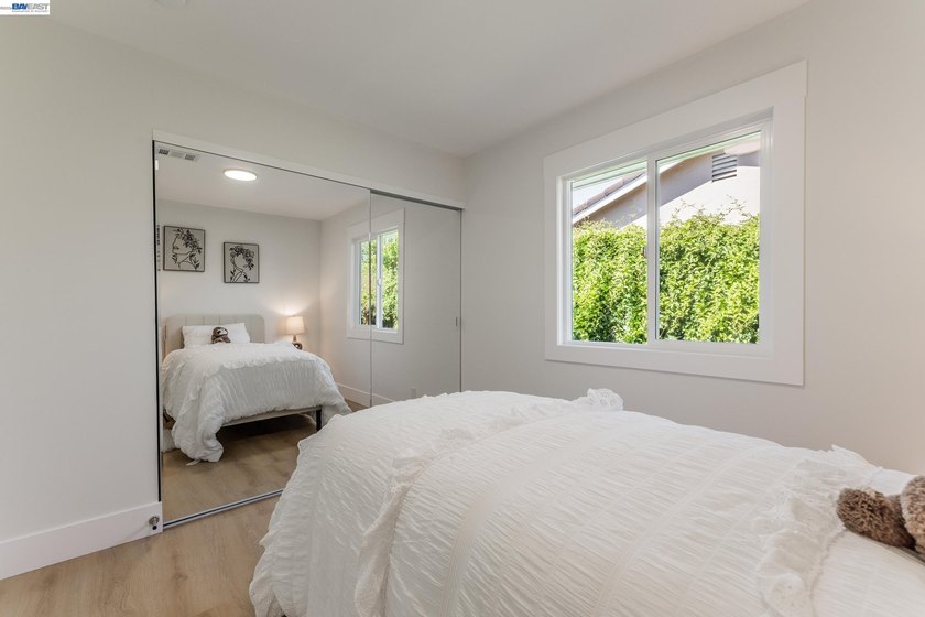 Exceptional single-story Cambrian home offering 4 bedrooms, 2 - photo 25