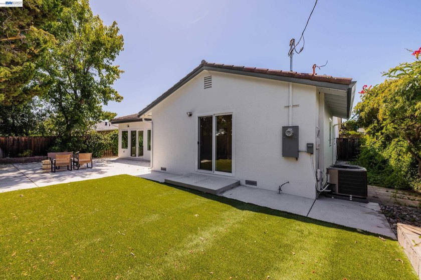 Exceptional single-story Cambrian home offering 4 bedrooms, 2 - photo 33