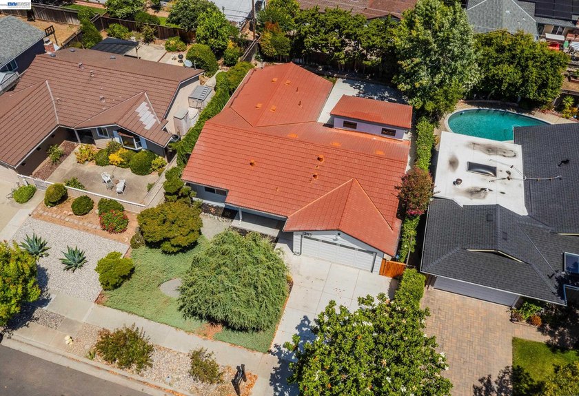 Exceptional single-story Cambrian home offering 4 bedrooms, 2 - photo 36