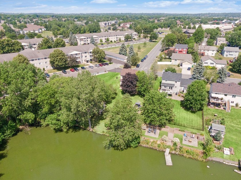 Pond Views. Thoughtful Updates. An Incredible Apple Valley - photo 4