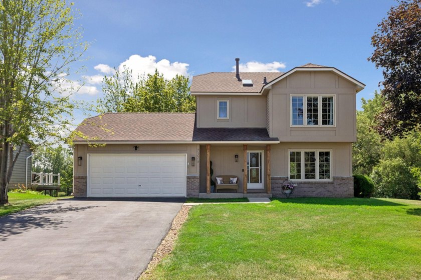Pond Views. Thoughtful Updates. An Incredible Apple Valley - photo 5