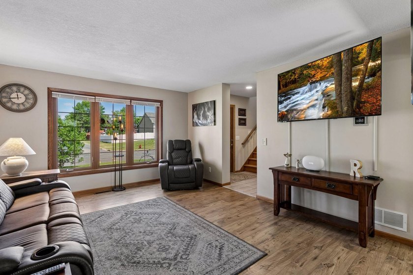 Pond Views. Thoughtful Updates. An Incredible Apple Valley - photo 10