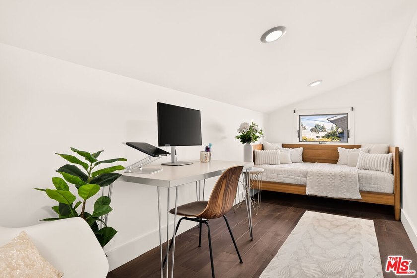 Crafted with undeniable intention, this custom-built Silicon - photo 15