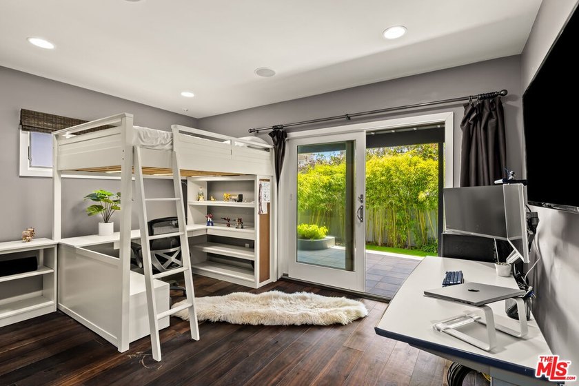Crafted with undeniable intention, this custom-built Silicon - photo 18