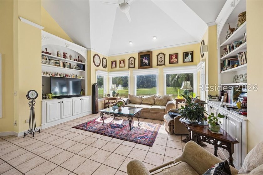 Tucked away at the end of a quiet cul-de-sac in sought-after - photo 18