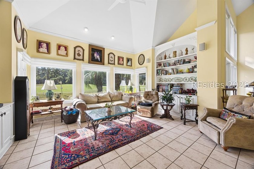 Tucked away at the end of a quiet cul-de-sac in sought-after - photo 19