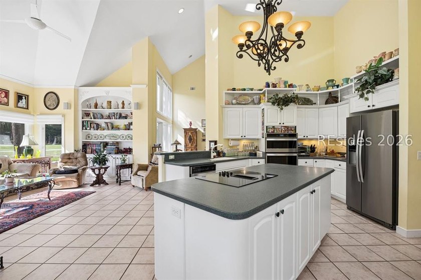 Tucked away at the end of a quiet cul-de-sac in sought-after - photo 24