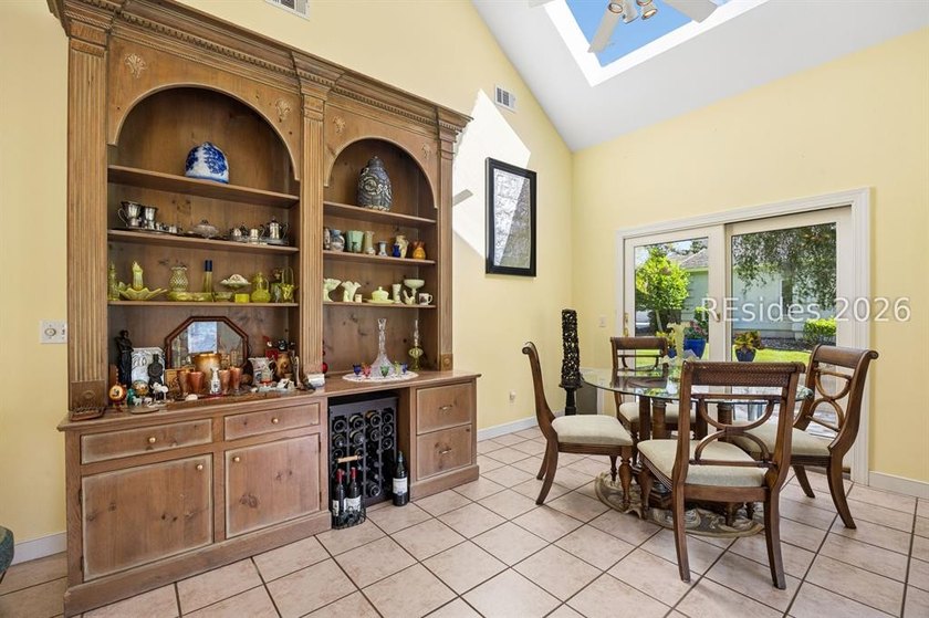 Tucked away at the end of a quiet cul-de-sac in sought-after - photo 27