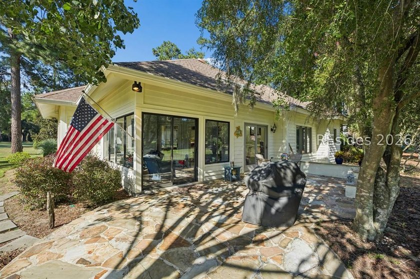 Tucked away at the end of a quiet cul-de-sac in sought-after - photo 49