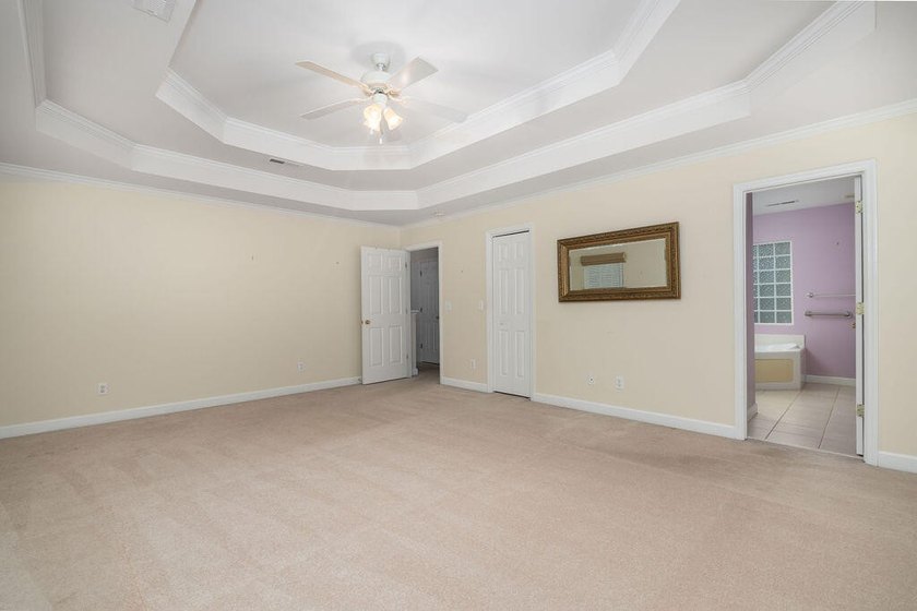 Wonderful layout with separate DR and LR and large family room - photo 14