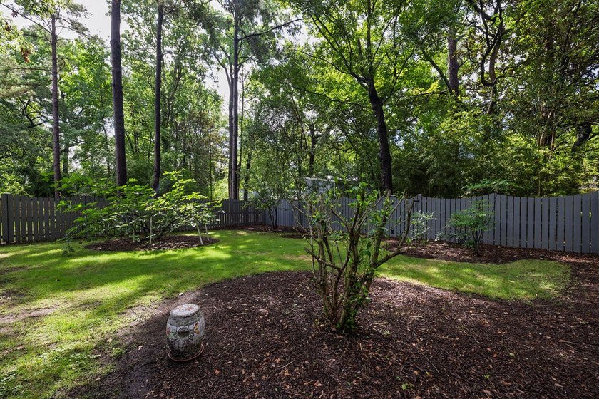 Wonderful layout with separate DR and LR and large family room - photo 22