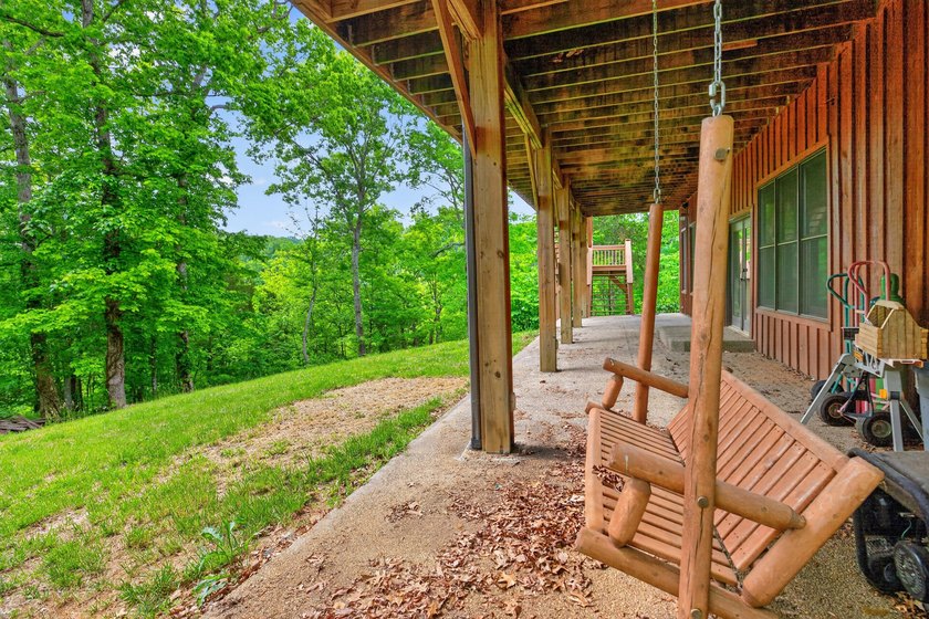 Welcome to the *Perfect Shade of Green* Home - a stunning - photo 5