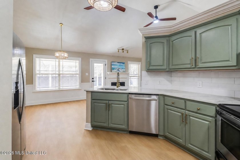Newly updated, move in ready 4-bedroom home on a cul-de-sac - photo 12