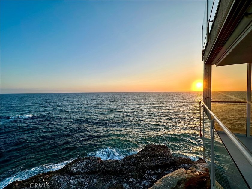 Escape to an exquisite, fully furnished oceanfront retreat that - photo 12