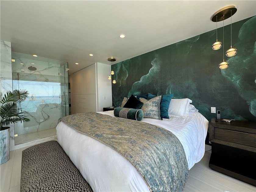 Escape to an exquisite, fully furnished oceanfront retreat that - photo 18