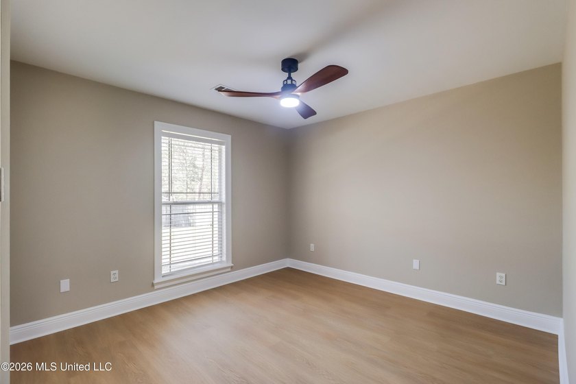 Newly updated, move in ready 4-bedroom home on a cul-de-sac - photo 22