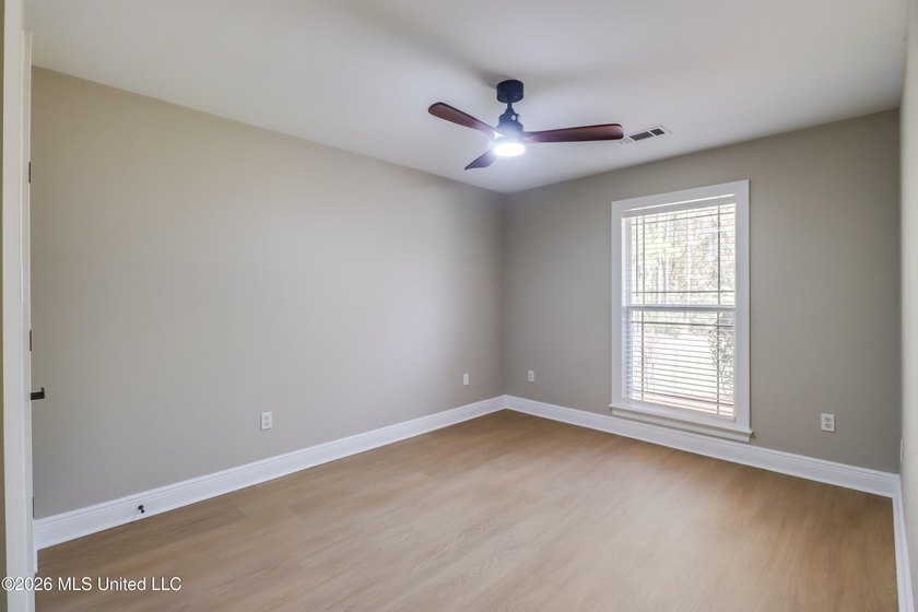 Newly updated, move in ready 4-bedroom home on a cul-de-sac - photo 30