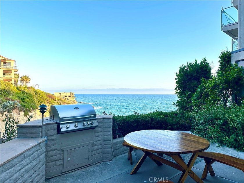 Escape to an exquisite, fully furnished oceanfront retreat that - photo 34