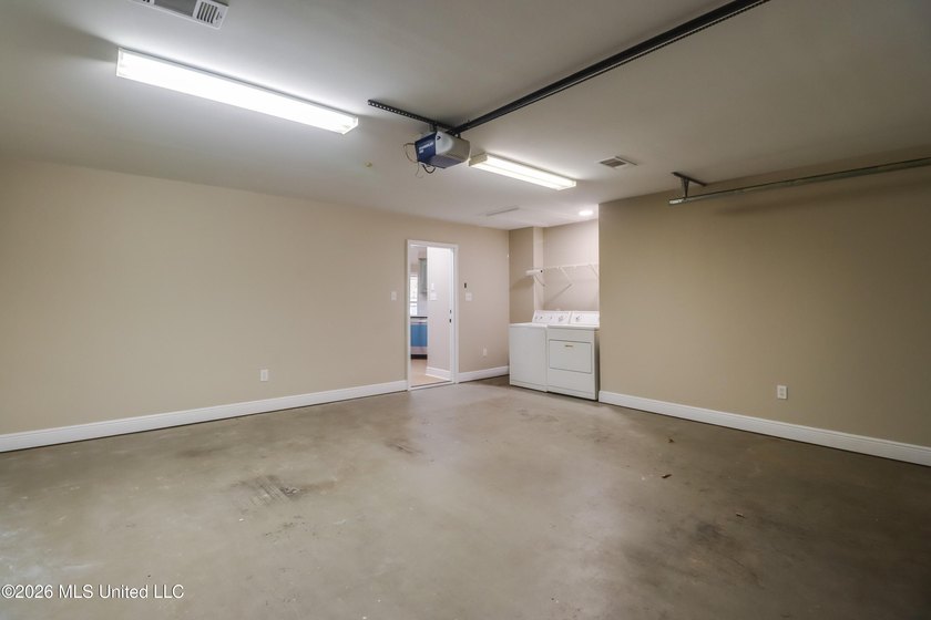 Newly updated, move in ready 4-bedroom home on a cul-de-sac - photo 38