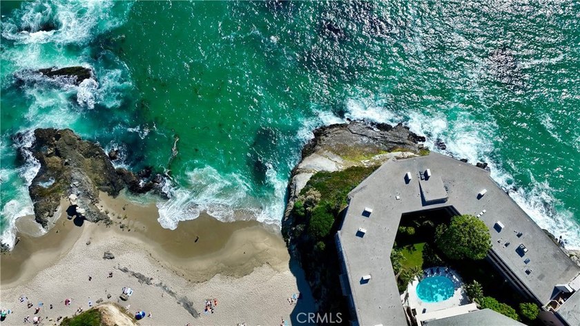 Escape to an exquisite, fully furnished oceanfront retreat that - photo 44