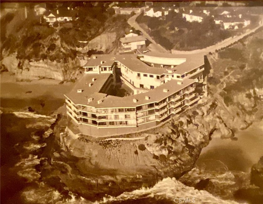 Escape to an exquisite, fully furnished oceanfront retreat that - photo 45