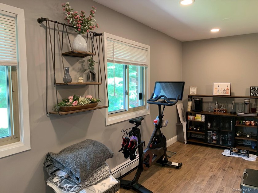 Come see this updated 1 Bedrooms, 2nd Floor Unit featuring - photo 4