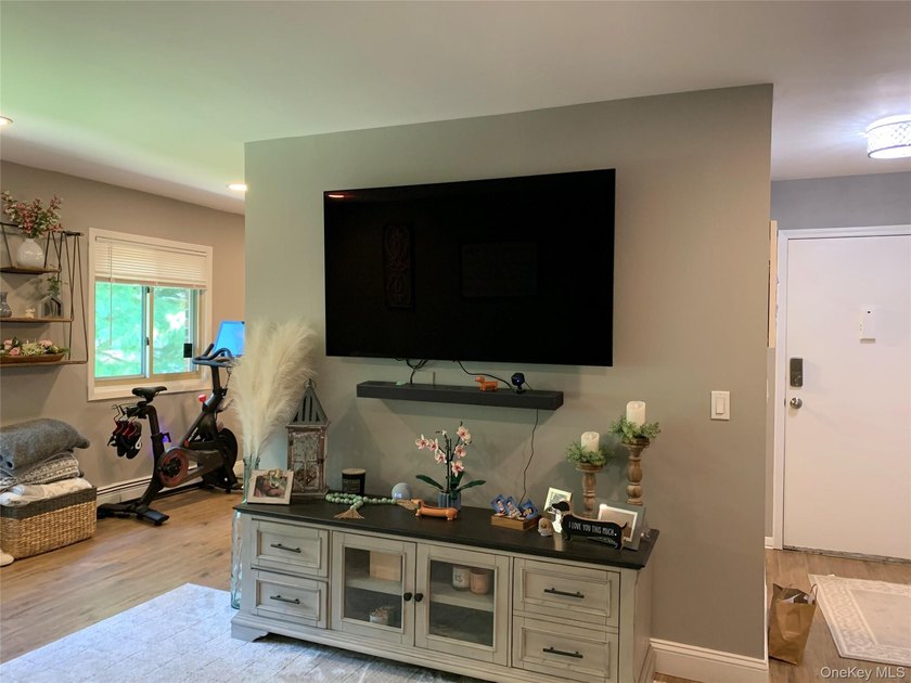 Come see this updated 1 Bedrooms, 2nd Floor Unit featuring - photo 6