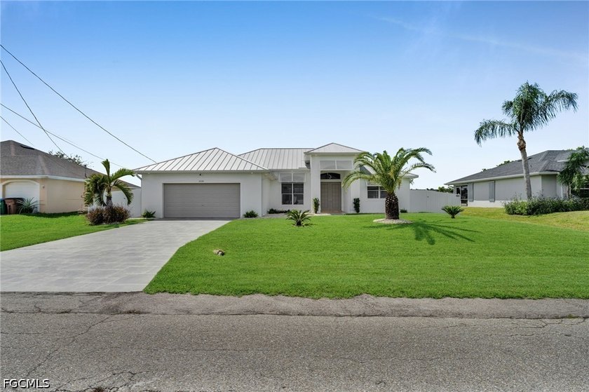 A MUST SEE IN PERSON!!!! Home offers nearly 2,200 sqft of living - photo 3