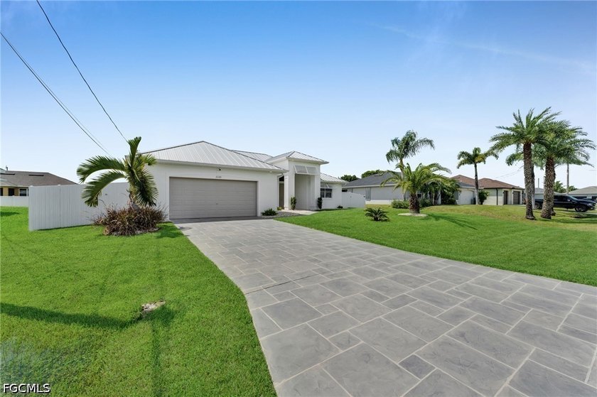 A MUST SEE IN PERSON!!!! Home offers nearly 2,200 sqft of living - photo 4