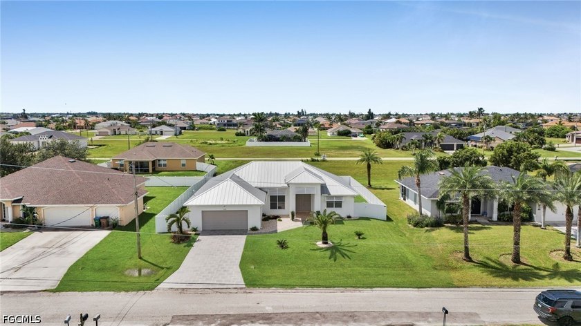 A MUST SEE IN PERSON!!!! Home offers nearly 2,200 sqft of living - photo 7