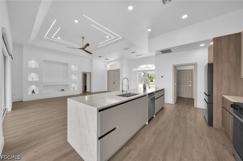 A MUST SEE IN PERSON!!!! Home offers nearly 2,200 sqft of living - photo 9