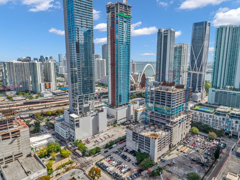 Great opportunity to purchase this fabulous condo. Owner is open - photo 2