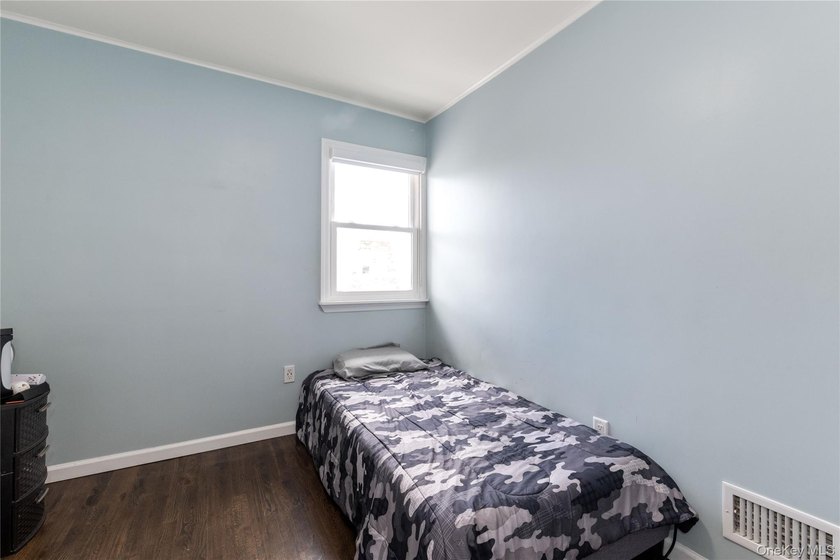 Welcome to this centrally located spacious condo/ townhouse - photo 9
