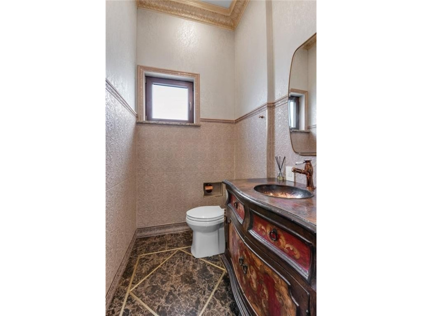 WELCOME TO 360 WHITMAN DR AN ARCHITECTURAL MASTERPIECE IN - photo 17