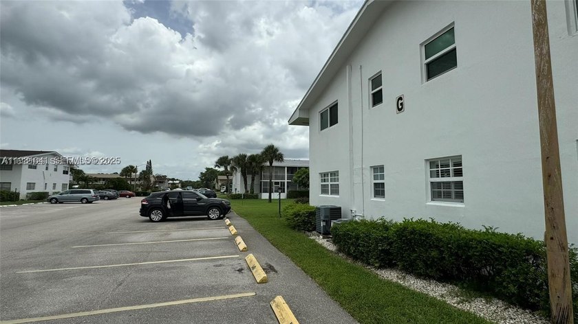 Ideal unit for investors! Georgeous renovated and spacious condo - photo 23
