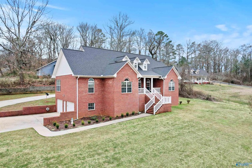 Beautiful home offering 3,876 total finished sqft with 2,388 on - photo 3