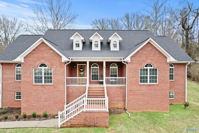 Beautiful home offering 3,876 total finished sqft with 2,388 on - photo 5