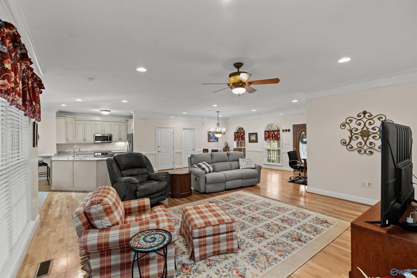 Beautiful home offering 3,876 total finished sqft with 2,388 on - photo 10