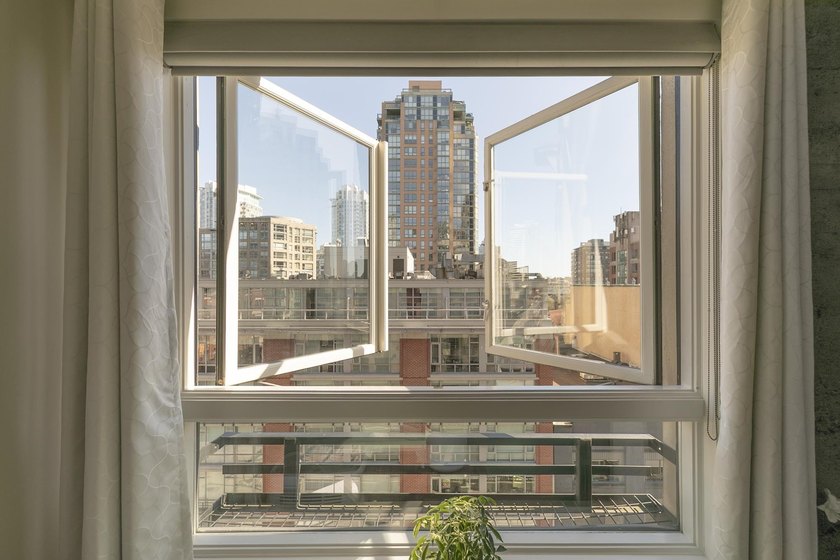 If you've been looking for a studio in Yaletown this is the one! - photo 5