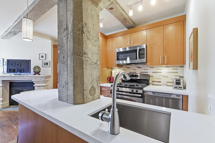 If you've been looking for a studio in Yaletown this is the one! - photo 9