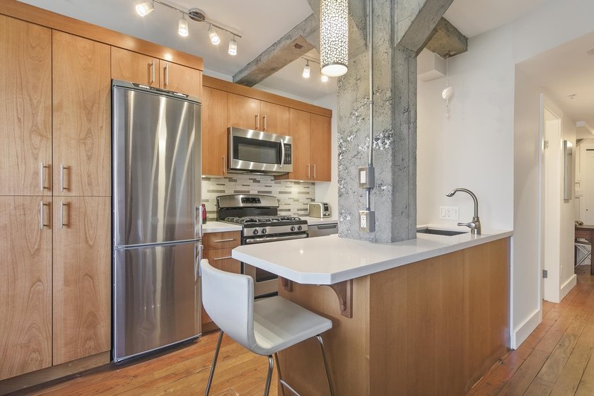 If you've been looking for a studio in Yaletown this is the one! - photo 10