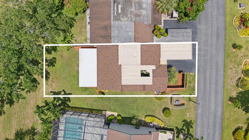 Welcome home to this spacious 3-bed, 2-bath corner Villa in a - photo 42