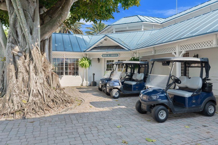 Welcome home to this spacious 3-bed, 2-bath corner Villa in a - photo 44