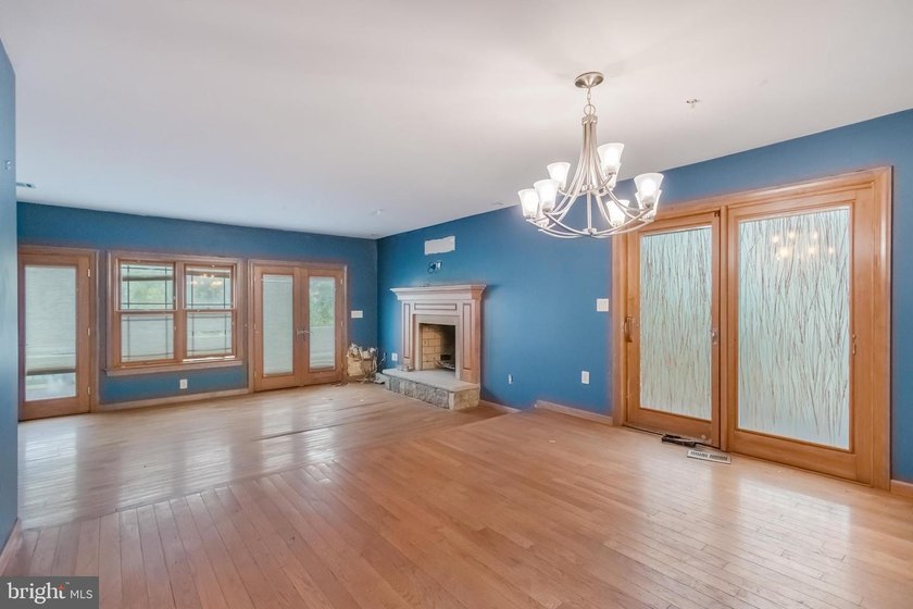 Beautifully customized townhome with breathtaking views of the - photo 6