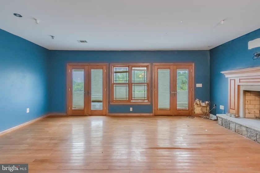 Beautifully customized townhome with breathtaking views of the - photo 7