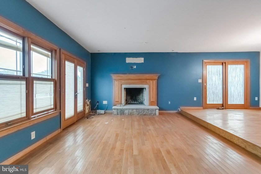 Beautifully customized townhome with breathtaking views of the - photo 8