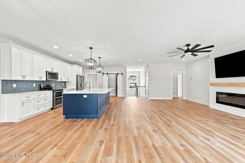 Experience an extraordinary waterfront retreat where custom - photo 31