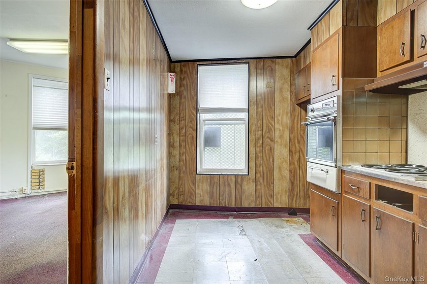 Solid attached stone townhouse in a prime Borough Park location - photo 31