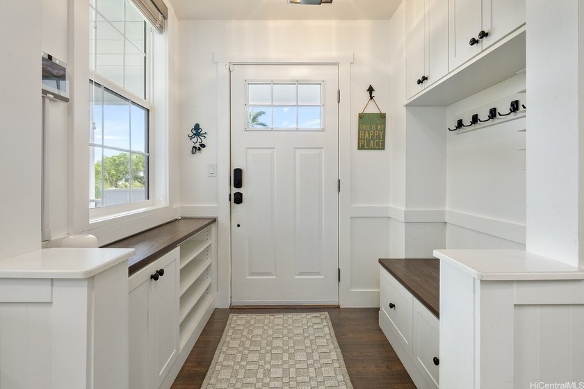 A rare offering in the heart of Manoa, this extensively - photo 7